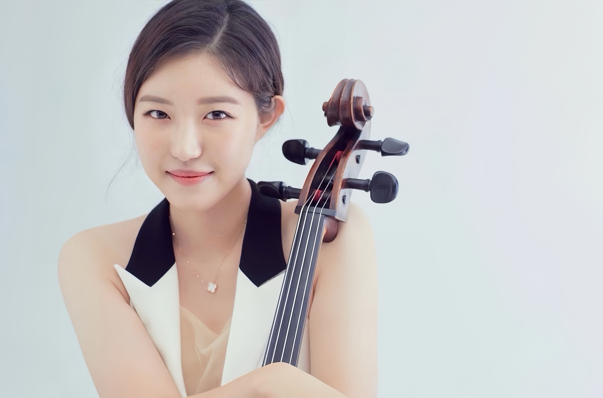 Cheyoon Lee, Cellist — AYA artist portrait