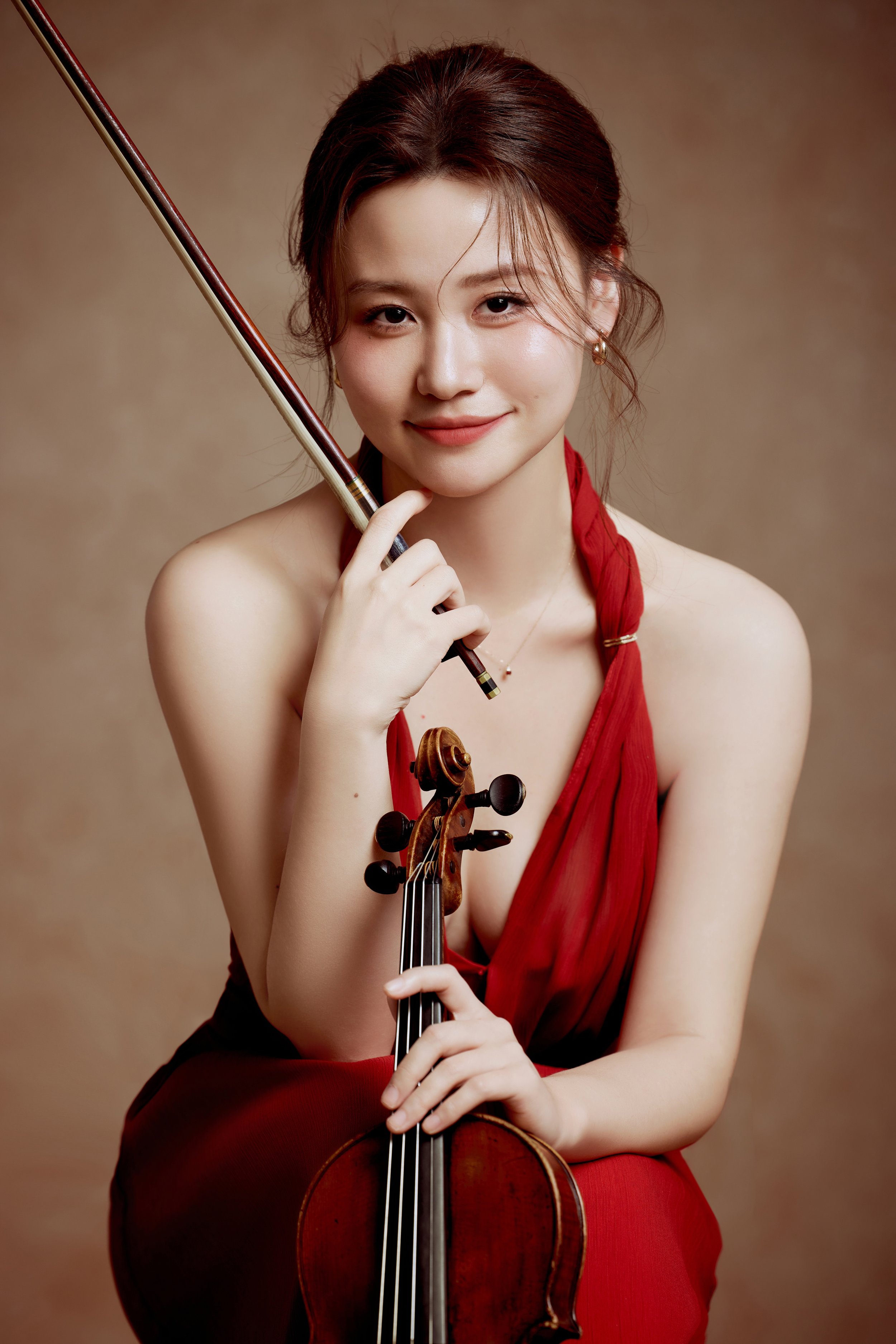 Tongtong Lei, violinist; AYA artist member